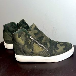 Steve Madden Canvas Sneakers